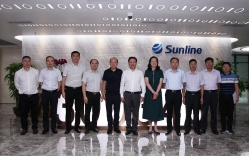 丽江市人大常委会彭海斌副主任光临巅峰国际官网科技调查调研