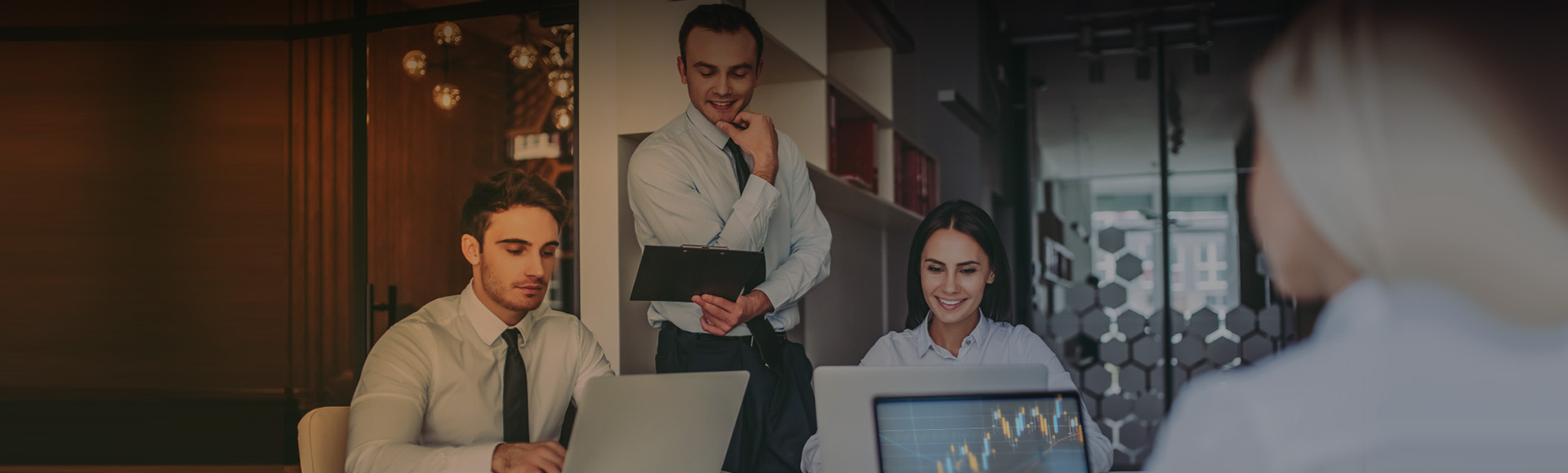 开诚求实，，，，，，，，为投资者创造长远价值