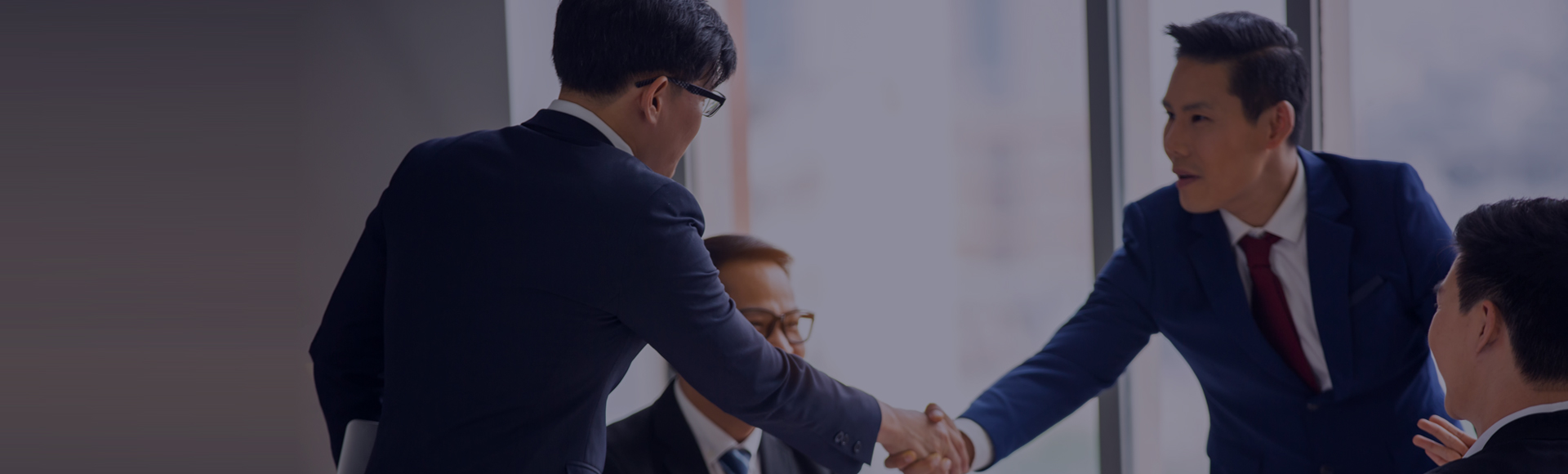 我们襟怀鸿鹄之志
但愿以盛开融合的心态，，，，，和你一路预感将来！