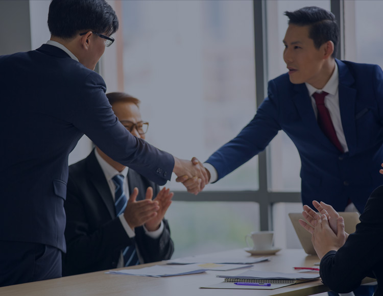 我们襟怀鸿鹄之志
但愿以盛开融合的心态，，，，，和你一路预感将来！